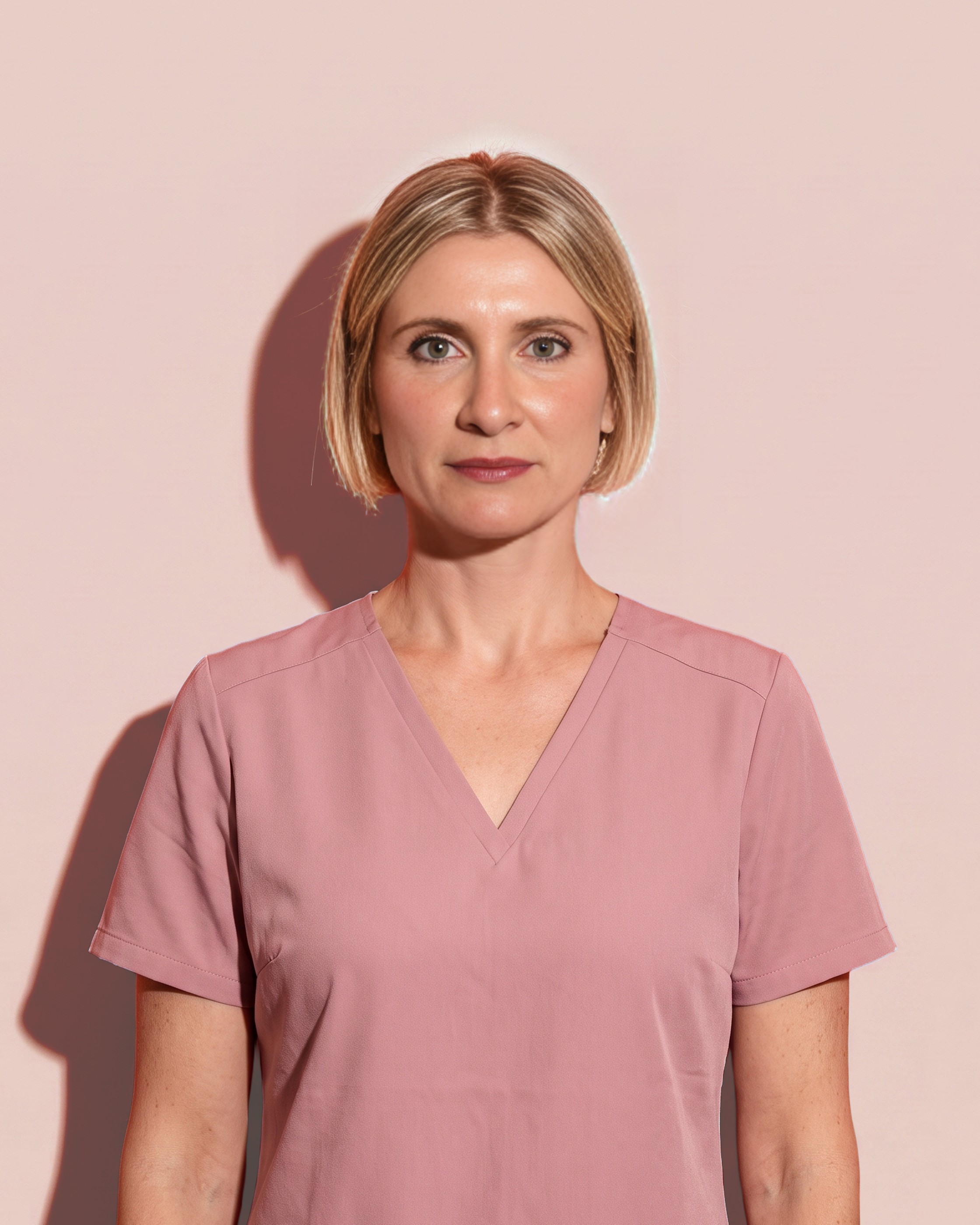 Medicina estetica a Castelfranco di Sotto: la Dott.ssa Valentina Sibillotte nello studio in cui riceve